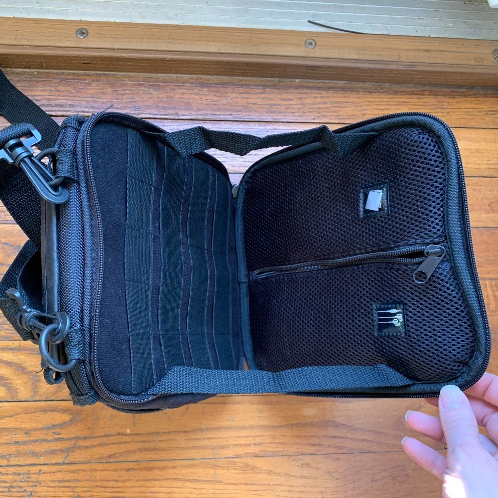 EUC Nintendo DS game system bag w/ strap - Picture 4 of 5